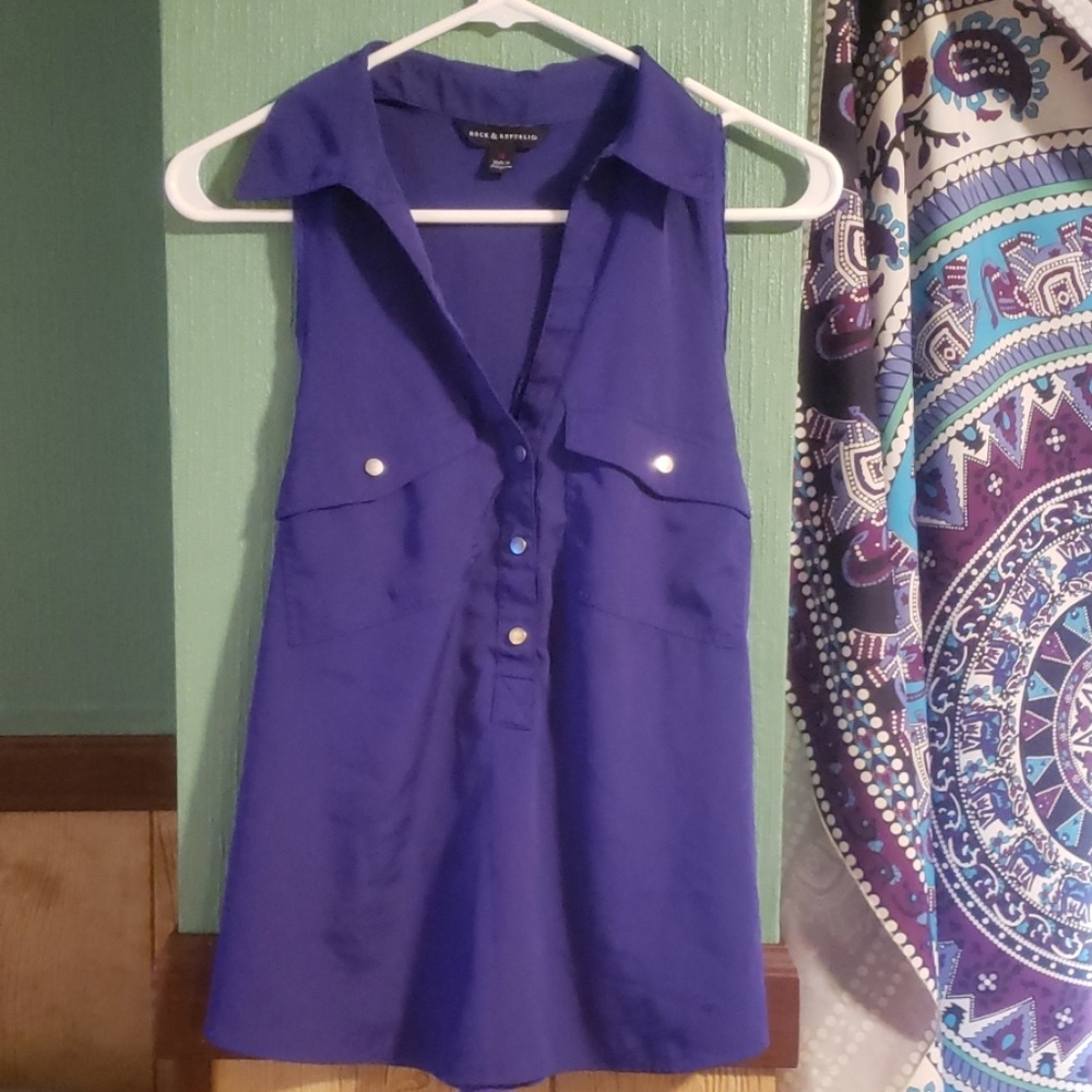 Sleevless Purple blouse